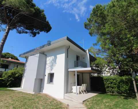 Portion of a semi-detached house in Lignano Pineta.
