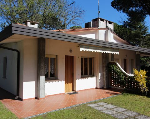 Porzione di villa bifamiliare a Lignano Pineta