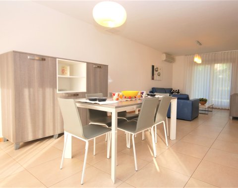 Thermoautonomous row-house with garden close to the Golf Club Lignano