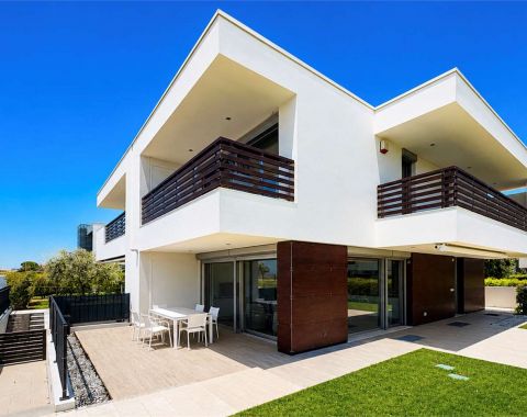 Villa  Fronte Laguna con Vista laguna e Giardino Privato a Lignano Sabbiadoro