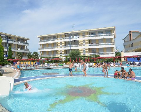 Appartamento trilocale in villaggio con piscina Bibione