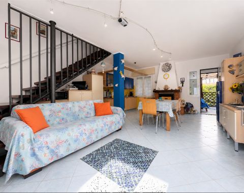  Villa bifamiliare con giardino nel verde di Lignano Pineta