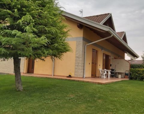 villa bifamiliare in Piancada