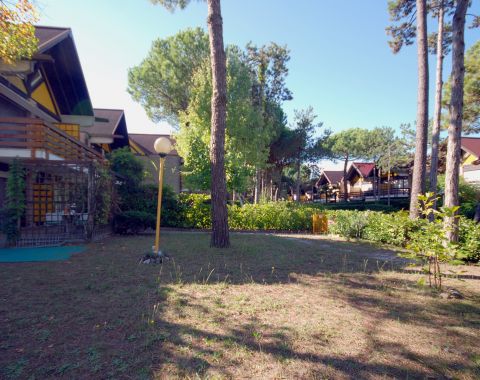 Villa with large garden 200m from the beach Lignano