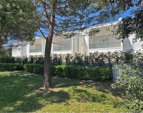 A Lignano Sabbiadoro villa con piscina
