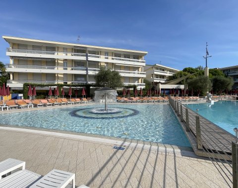 Appartamento trilocale in villaggio con piscina Bibione