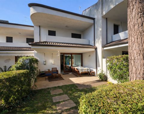 Villa a schiera in vendita a Lignano Pineta, a 150 metri dal mare