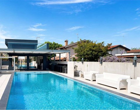 Lignano -Latisna zona pertegada .Prestigiosa villa contemporanea con piscina privata