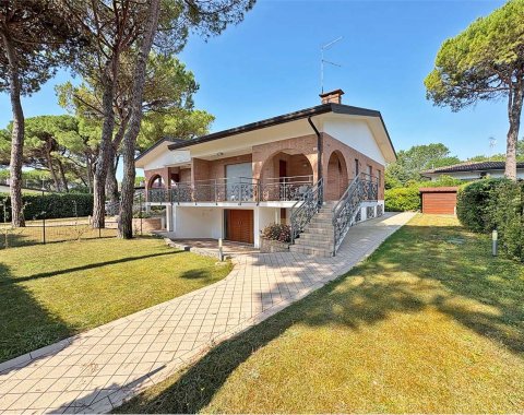 Porzione di bifamiliare ristrutturata con giardino – Lignano Sabbiadoro